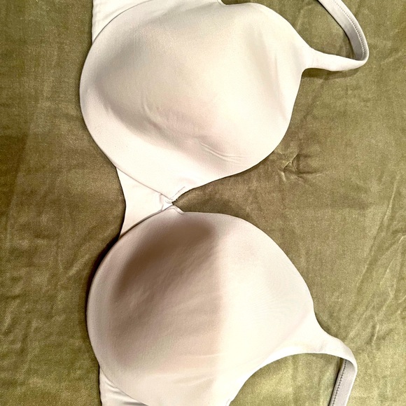 Victoria Secret, body by Victoria, Ipex style bra, size 36C, color silver/grey - Picture 1 of 1